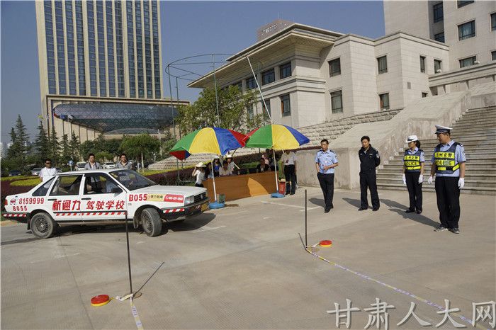 机关举行驾驶技能比赛