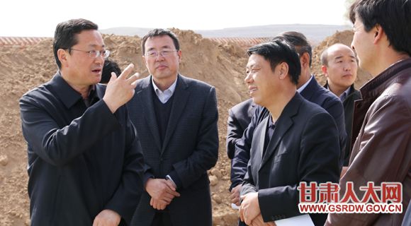 4月10日至13日，甘肃省人大常委会党组书记、副主任罗笑虎在成县、秦安县开展双联与精准扶贫精准脱贫工作