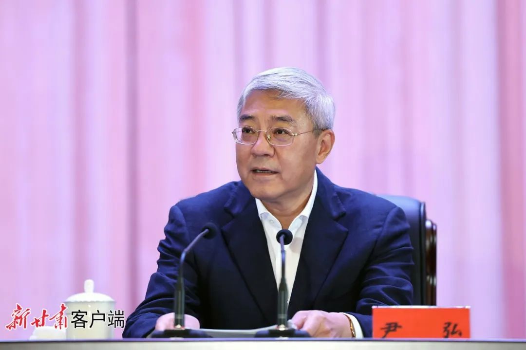 11月9日上午，省委书记、省委宣讲团团长尹弘来到甘肃中医药大学，宣讲党的二十大精神，并通过视频向全省各高校师生宣讲