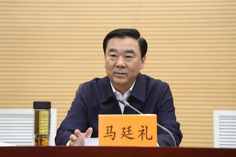 11月15日，省人大常委会党组副书记、副主任，省委宣讲团成员马廷礼在省人大常委会机关宣讲党的二十大精神