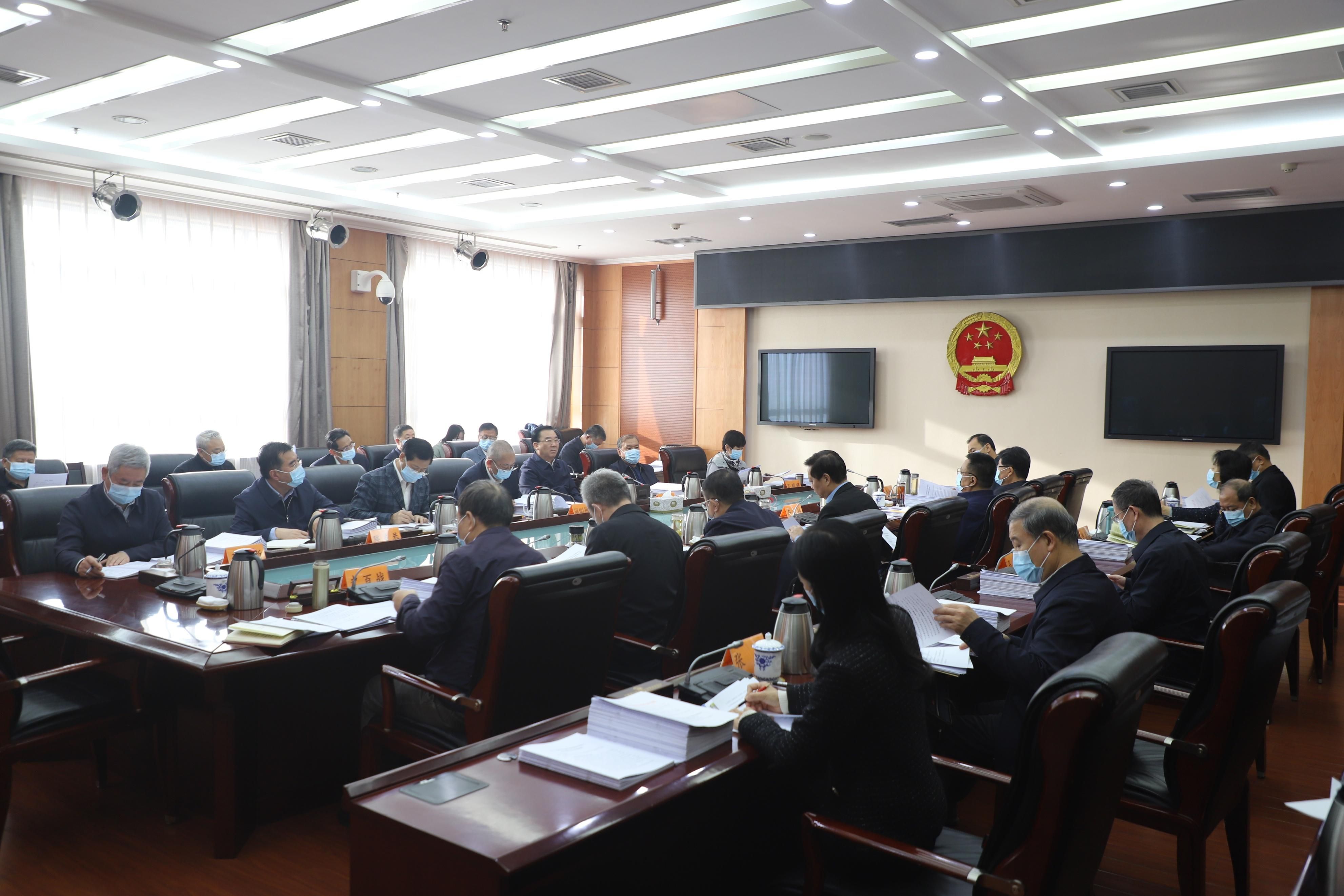 11月17日，省十三届人大常委会第一百一十次主任会议召开