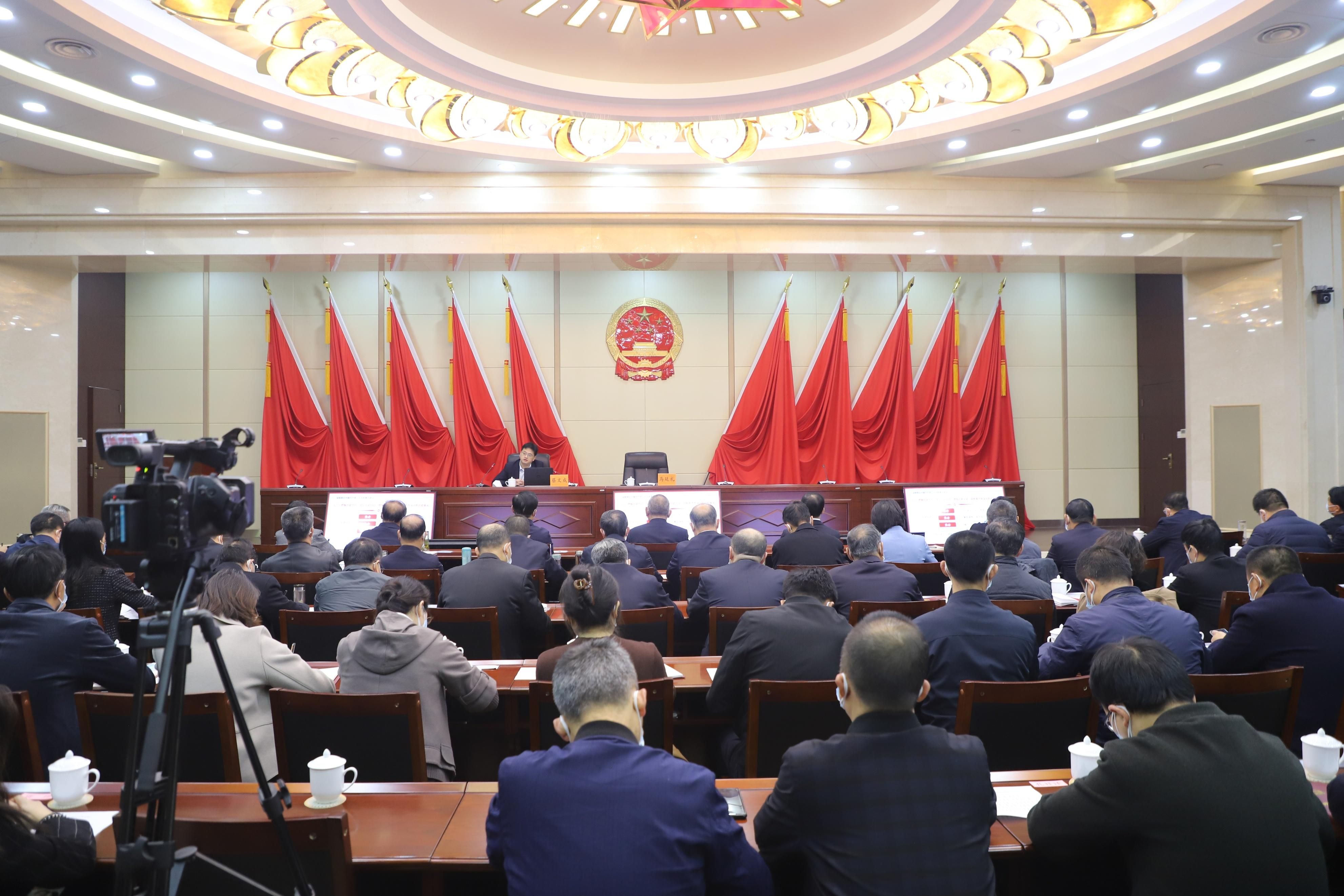 11月25日上午，省十三届人大常委会第三十四次会议举行学习贯彻党的二十大精神专题辅导报告会