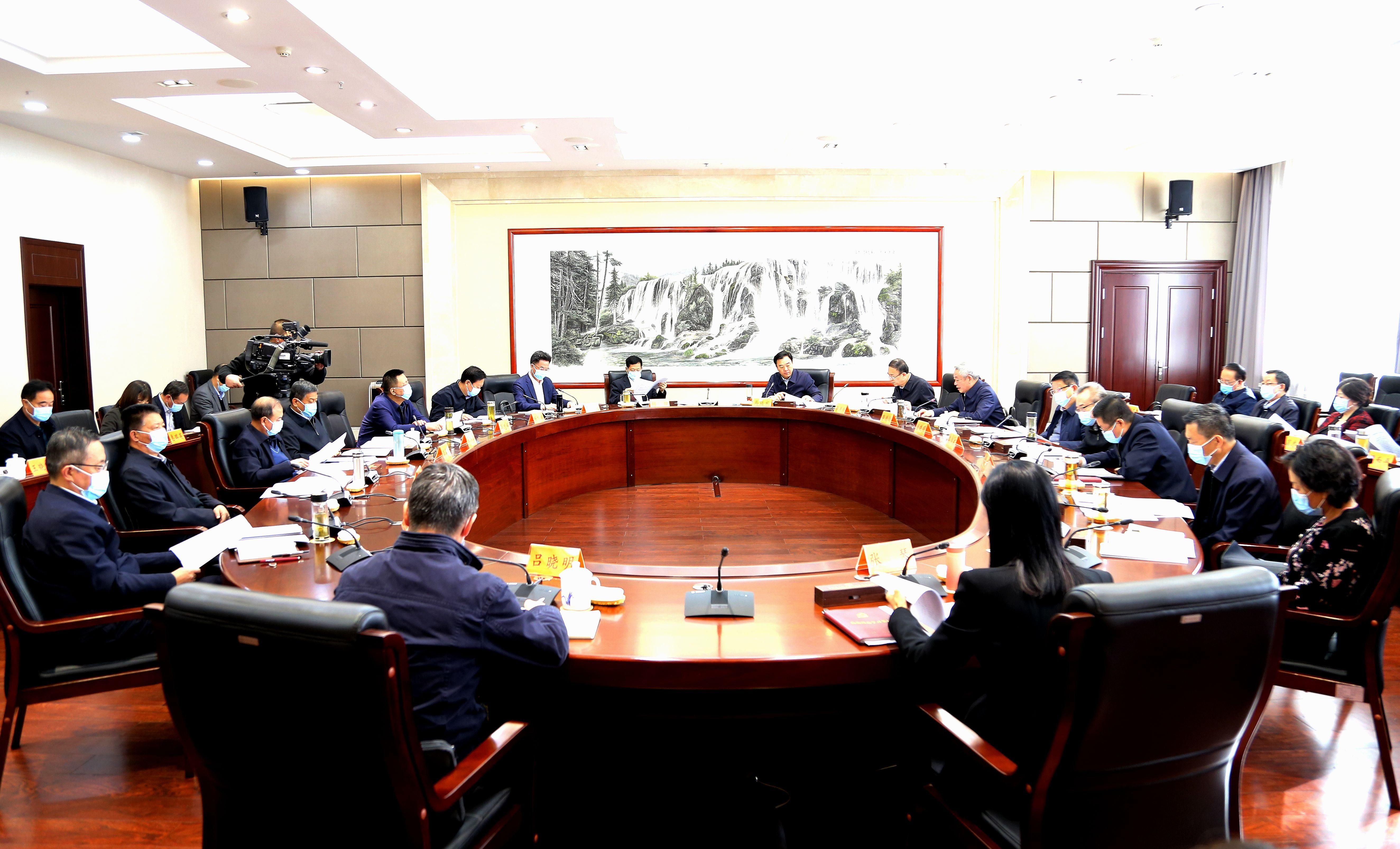3月16日，省人大常委会党组会议暨理论学习中心组学习会议召开
